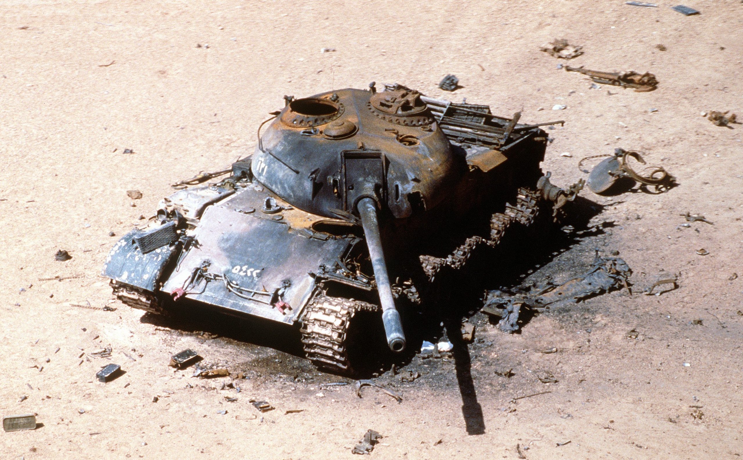 Разрыв танков. Танки т55 подбитые. Подбитые танки Ирак 1991. Подбитый т 55 на Украине.